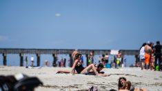 Sable et distanciation, les plages de Géorgie se remplissent