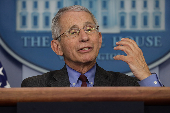 Le Dr Anthony Fauci, directeur de l'Institut national des allergies et des maladies infectieuses, prend la parole lors du briefing quotidien du groupe de travail sur le coronavirus de la Maison Blanche, le 10 avril 2020 à Washington, DC. (Photo : Alex Wong/Getty Images)