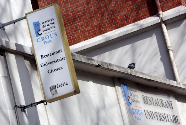 À cause du confinement, bien des étudiants ont perdu leur emploi et les restaurants universitaires sont fermés, ce qui a entraîné nombre d'entre eux dans une situation précaire. (LOIC VENANCE/AFP via Getty Images)