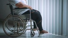 Après avoir passé 17 ans en fauteuil roulant suite à un accident de voiture, cette femme perd 200 kg et devient entraîneuse