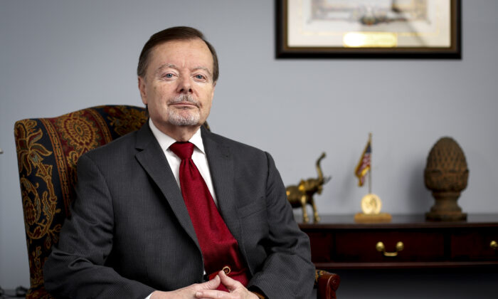 L'honorable commissaire Gary Bauer, de la Commission américaine sur la liberté religieuse internationale, à Washington le 9 mai 2019. (Samira Bouaou/The Epoch Times)