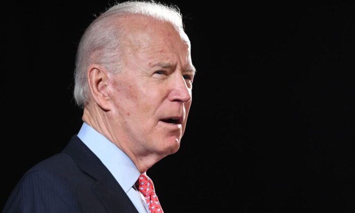 L'ancien vice-président des États-Unis et candidat démocrate à la présidence Joe Biden s'exprime lors d'un événement presse à Wilmington, au Delaware, le 12 mars 2020. (Saul Loeb/AFP via Getty Images)