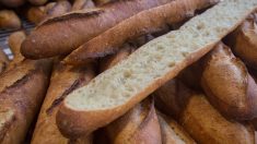 Déconfinement en Savoie : un boulanger vend une baguette par-dessus la barrière du marché et se fait verbaliser