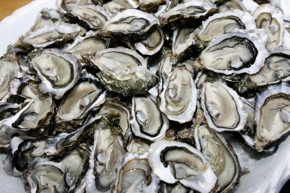 Photo d'un plateau d'huîtres du bassin d'Arcachon. (Photo : JEAN-PIERRE MULLER/AFP via Getty Images)