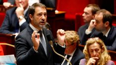 Christophe Castaner dénonce des propos « mensongers et honteux » de la chanteuse Camélia Jordana