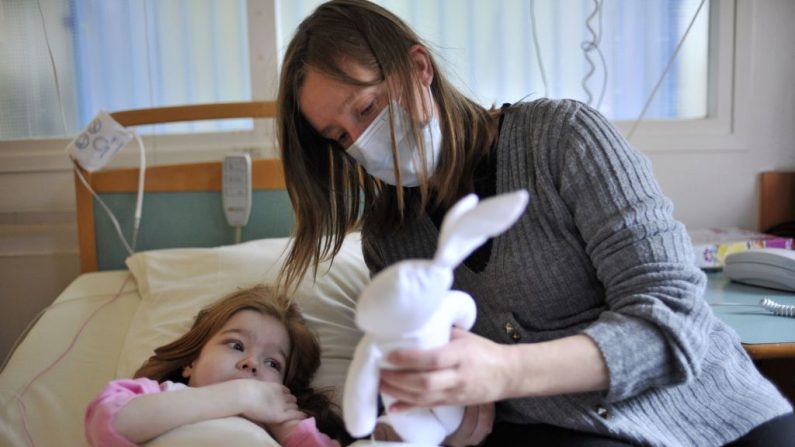 Illustration : hôpital Necker à Paris (Photo by BORIS HORVAT/AFP via Getty Images)