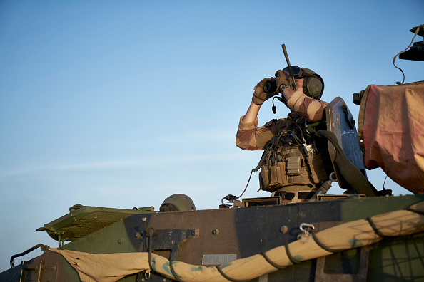 Soldat de l'armée française lors de l'opération Barkhane dans le nord du Burkina Faso. (Photo : MICHELE CATTANI/AFP via Getty Images)