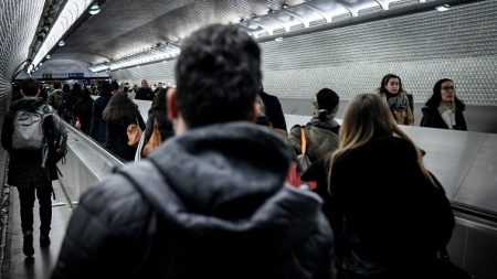 Déconfinement : des caméras « intelligentes » pour détecter les voyageurs sans masque dans la station Châtelet-Les Halles à Paris