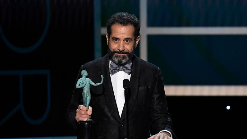 LOS ANGELES, CALIFORNIE - 19 JANVIER 2020 : Tony Shalhoub (Photo par Kevork Djansezian/Getty Images pour Turner)