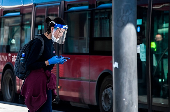 Les déplacements seront retracés et de nombreuses informations seront enregistrées dans l’application StopCovid qui sera opérationnelle le 2 juin prochain. (Photo : FILIPPO MONTEFORTE/AFP via Getty Images)

