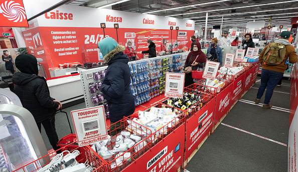 -Rue Neuve dans le centre-ville de Bruxelles, vendredi 08 mai 2020. Tous les magasins peuvent rouvrir et plus de personnes peuvent retourner au travail. Photo par BENOIT DOPPAGNE / BELGA MAG / AFP via Getty Images.