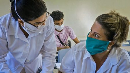 Covid-19 en Algérie : vive émotion après le décès d’une médecin enceinte de huit mois