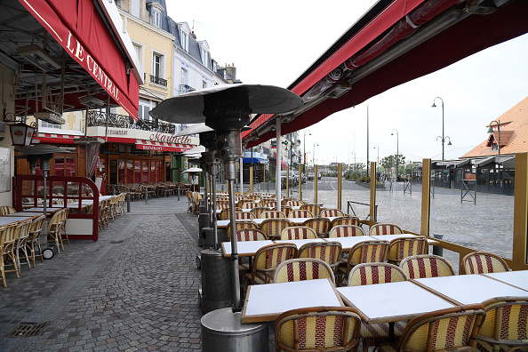 Terrasse déserte (Photo par Pascal Le Segretain / Getty Images)