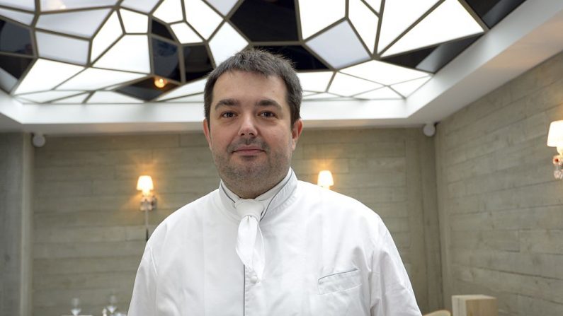 Le cuisinier français Jean-François Piège le 14 octobre 2015 à Paris. (Photo credit should read BERTRAND GUAY/AFP via Getty Images)