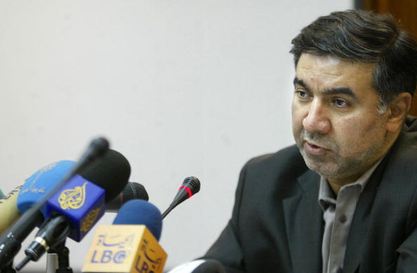 -Hossein Kazempour Ardebili, représentant de l'Iran auprès de l'OPEP, lors d'une conférence de presse à Téhéran, le 7 mars 2005. Photo BEHROUZ MEHRI / AFP via Getty Images.