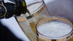 Coronavirus : une infirmière reçoit un carton de champagne pour la remercier de son engagement auprès des malades