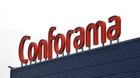 But prévoit le rachat de Conforama, un soulagement pour les salariés