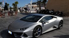 20 minutes après être sorti avec sa nouvelle Lamborghini, il la détruit