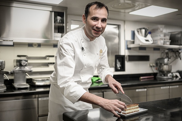 Le chef François Perret au Ritz à Paris le 15 novembre 2019. (PHILIPPE LOPEZ/AFP via Getty Images)