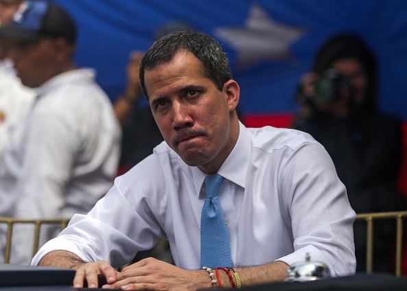 -Le chef de l'opposition vénézuélienne Juan Guaido lors d'un rassemblement dans le district de Las Mercedes, dans l'est de Caracas, le 10 mars 2020. Photo de CRISTIAN HERNANDEZ / AFP via Getty Images.