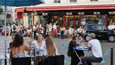 Mise en garde des dermatologues: «On ne met pas de gel hydroalcoolique sur ses mains en plein soleil, à la plage ou en terrasse »