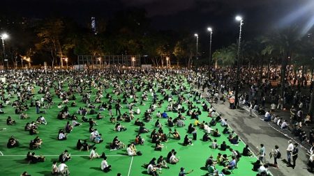 Des Hongkongais bravent l’interdiction de rassemblement pour commémorer Tiananmen