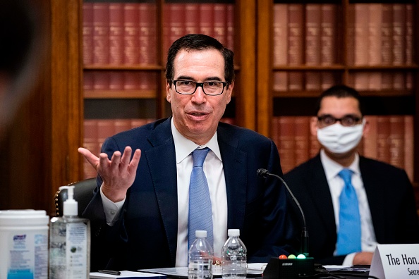 La crainte d'une deuxième vague fait trembler entrepreneurs et investisseurs, mais "nous ne pouvons pas fermer l'économie de nouveau", a prévenu le secrétaire américain au Trésor Steven Mnuchin, interrogé sur la chaîne CNBC. (Photo : AL DRAGO/POOL/AFP via Getty Images)