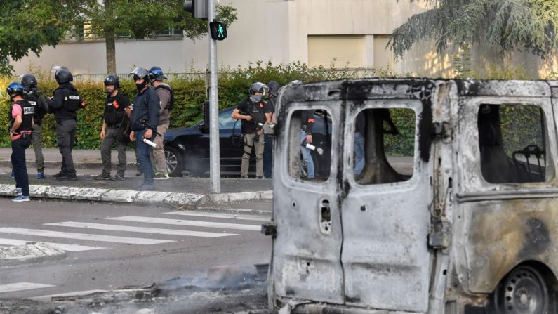 Quartier des Gresilles à Dijon ( France), le 15 juin 2020, où des tensions ont éclaté, dans la ville après qu'elle ait été secouée par un week-end de troubles imputés à des Tchétchènes cherchant à se venger d'une agression sur un adolescent. (Photo by PHILIPPE DESMAZES/AFP via Getty Images)