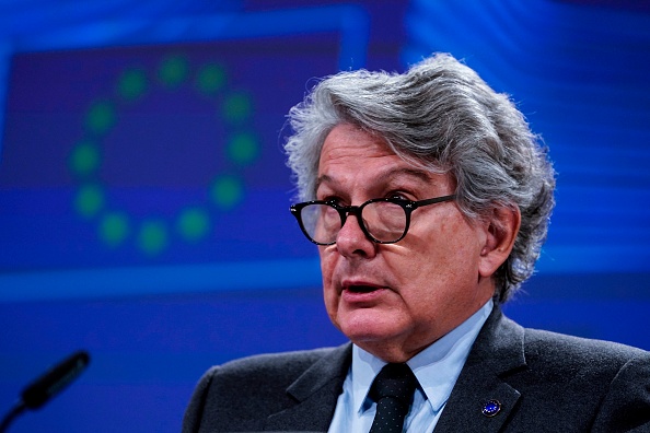 Le commissaire au Marché intérieur de l'Union européenne, Thierry Breton, tient une conférence de presse à la Commission européenne à Bruxelles le 17 juin 2020. (Photo : KENZO TRIBOUILLARD/POOL/AFP via Getty Images)