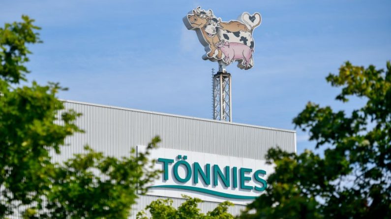 GUETERSLOH, ALLEMAGNE - 19 JUIN : L'usine de conditionnement de viande de Toennies, le 19 juin 2020 près de Guetersloh, en Allemagne. (Photo par Sascha Schuermann/Getty Images)