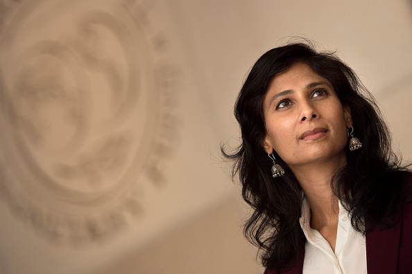 Gita Gopinath, économiste en chef du Fonds monétaire international, le 24 juin 2020, à Washington, DC. (Photo : BRENDAN SMIALOWSKI/AFP via Getty Images)