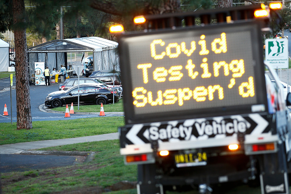 -Le 24 juin 2020 à Melbourne, en Australie, Victoria enregistre un nouveau décès de COVID-19 alors que les cas de coronavirus augmentent. Photo de Daniel Pockett / Getty Images.