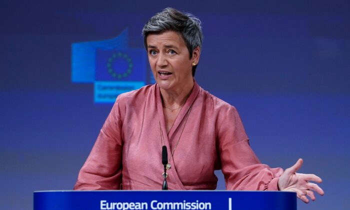 Margrethe Vestager, vice-présidente exécutive de la Commission européenne, prend la parole lors d'une conférence de presse vidéo tenue à la Commission européenne à Bruxelles, le 17 juin 2020. (KENZO TRIBOUILLARD/POOL/AFP via Getty Images)