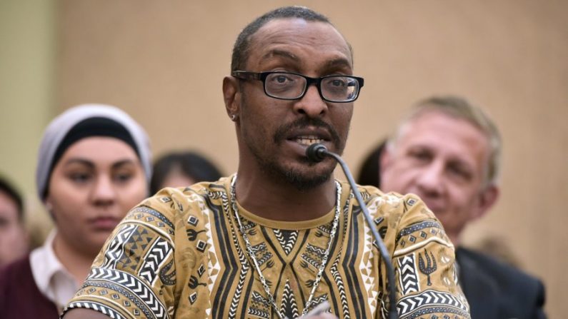 Muhammad Ali Jr., fils du légendaire boxeur Muhammad Ali, s'exprime lors d'un forum sur les impacts des politiques d'immigration du président américain Donald Trump au Capitole américain à Washington le 9 mars 2017. (Mandel Ngan/AFP via Getty Images)