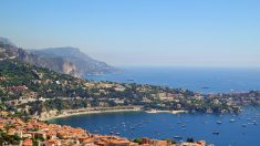 Nice: un homme plaqué au sol par plusieurs policiers pour non-port du masque