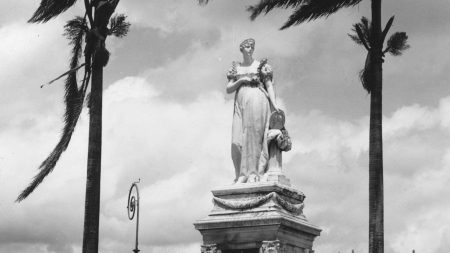 Martinique: la statue de l’impératrice française Joséphine brûlée et déboulonnée