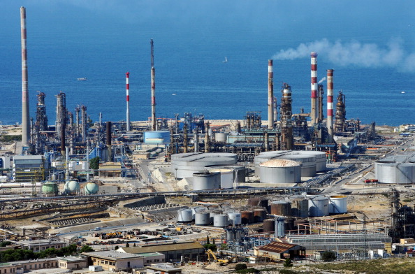 Usine pétrochimique Lavéra à Martigues. (Photo : GERARD JULIEN/AFP via Getty Images)