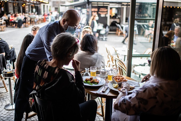 Le dispositif de chômage partiel mis en place pour le secteur du tourisme, particulièrement affecté par la pandémie du virus du PCC, sera prolongé jusqu'en décembre, selon des modalités restant encore à définir.(Photo : MARTIN BUREAU/AFP via Getty Images)