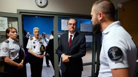 Visite surprise du Premier ministre Jean Castex dans un commissariat de Seine-Saint-Denis