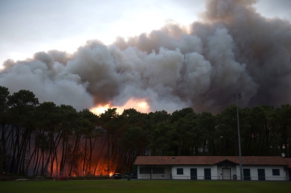 165 ha de forêt de Chiberta à Anglet sont partis en fumée. Sept maisons ont été attaquées par le feu, dont trois ont entièrement brûlé. (Photo : GAIZKA IROZ/AFP via Getty Images)