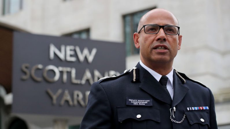 LONDRES, ANGLETERRE - 13 MARS : Le commissaire adjoint Neil Basu s'adresse aux médias à l'extérieur de New Scotland Yard (Photo by Christopher Furlong/Getty Images)