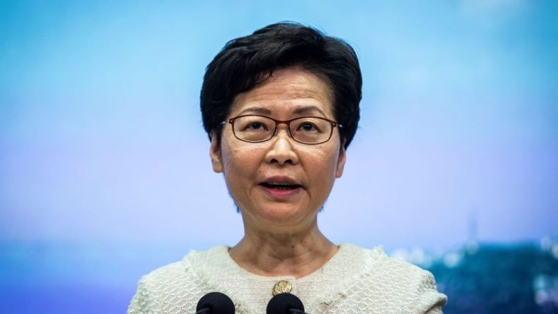 Carrie Lam, leader de Hong Kong, s'exprime lors d'une conférence de presse à Hong Kong le 7 juillet 2020. (Issac Lawrence/AFP via Getty Images)