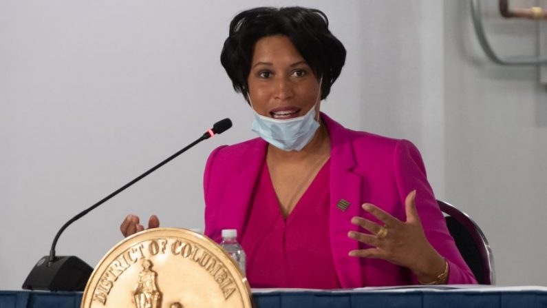 Muriel Bowser, maire de Washington, s'exprime lors d'une conférence de presse dans un hôpital de campagne temporaire au Walter E. Convention Center de Washington, le 11 mai 2020. (Saul Loeb/AFP via Getty Images)