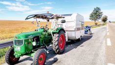 Un retraité allemand traverse la France au volant d’un tracteur tirant une caravane à une vitesse de pointe de 23km/h