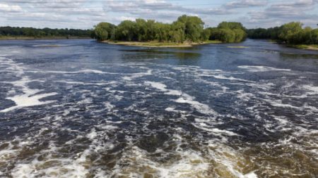 Une adolescente se noie en sauvant plusieurs enfants d’un courant dangereux, la communauté la salue comme héroïne