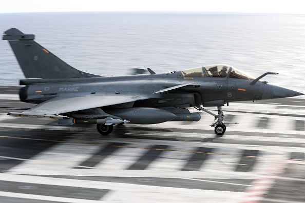  Pour soutenir la Grèce,  la France a déployé temporairement deux chasseurs Rafale. (Photo : VALERY HACHE/AFP via Getty Images)