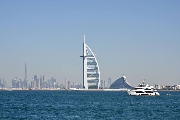 -Une photo prise le 25 décembre 2019 montre l'horizon de Dubaï. Photo par GIUSEPPE CACACE / AFP via Getty Images.