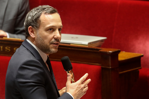 Le secrétaire d’État chargé de l'Enfance et des Familles, Adrien Taquet, a annoncé la création à l'automne d'une "commission indépendante sur les violences sexuelles faites aux enfants". (Photo LUDOVIC MARIN/POOL/AFP via Getty Images)