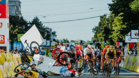 [Vidéo] Après sa chute spectaculaire à 70 km/h, le cycliste Fabio Jakobsen sort du coma et pourrait retourner bientôt à la maison