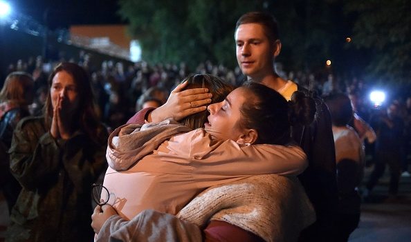 Bélarus: les protestataires libérés racontent les tortures en prison